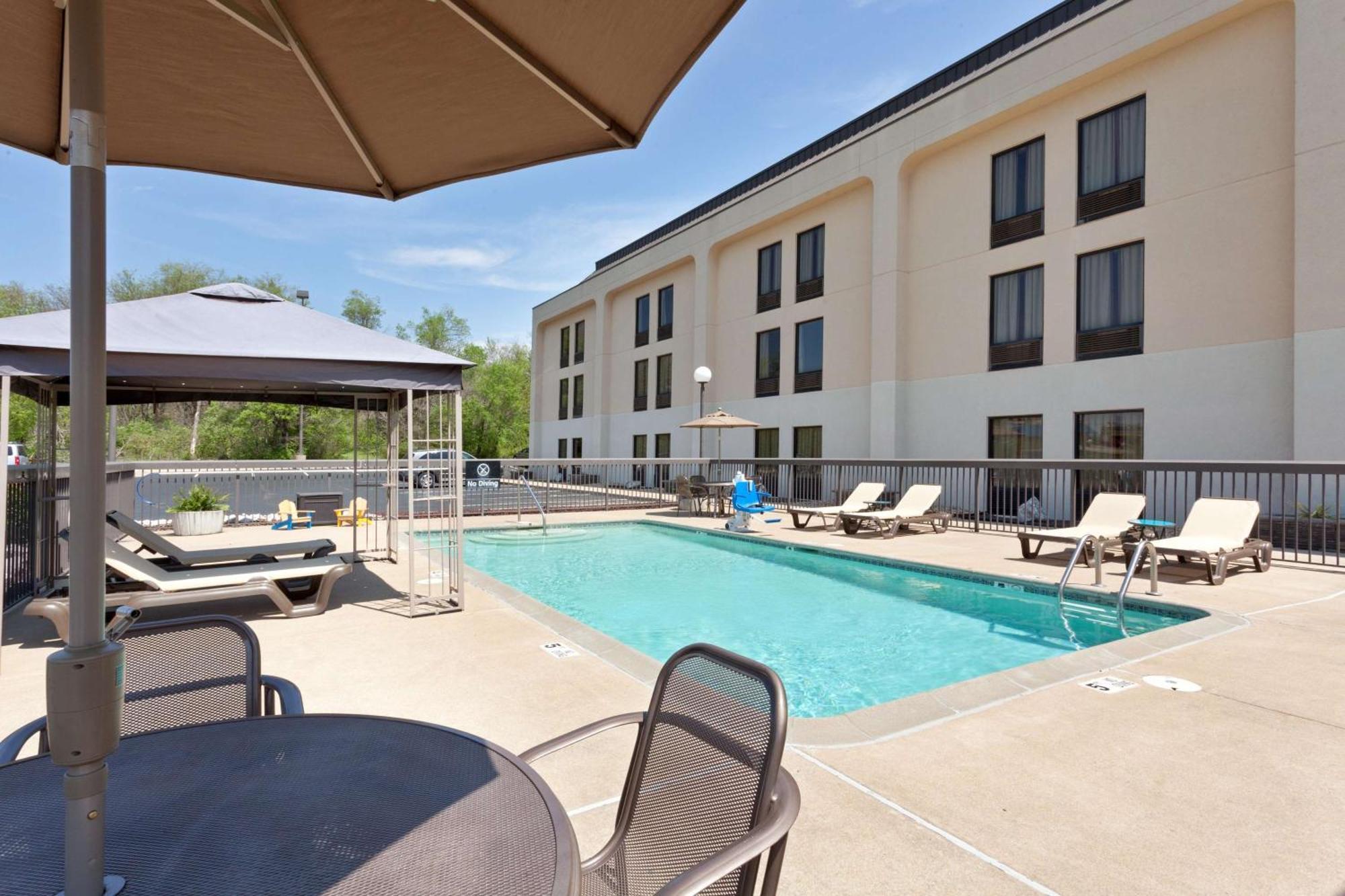 Hampton Inn Joplin Esterno foto