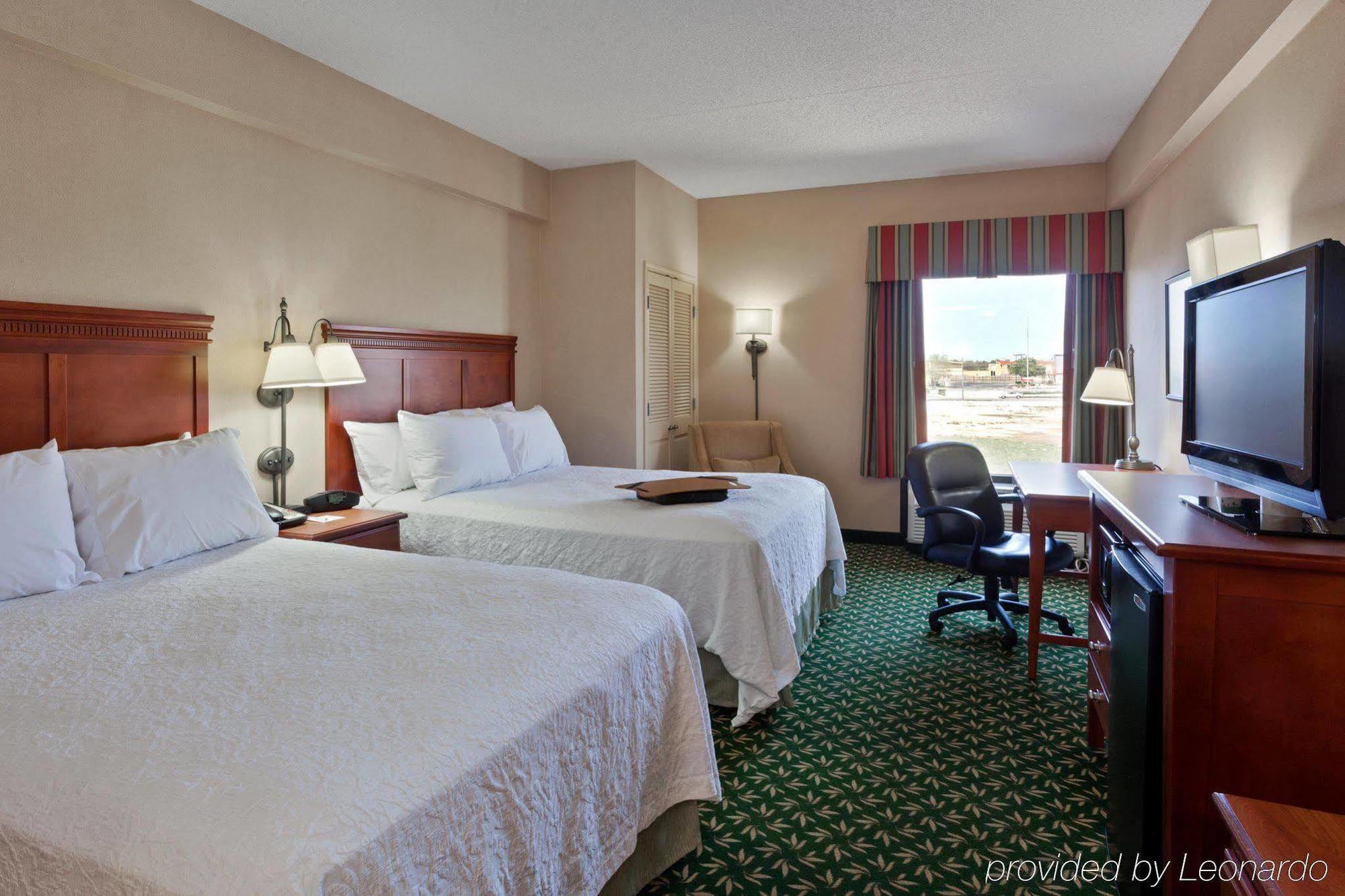 Hampton Inn Joplin Esterno foto